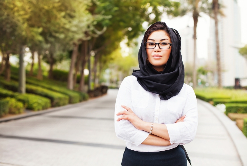 Headdress Worn By Arab women - HijabiWorld